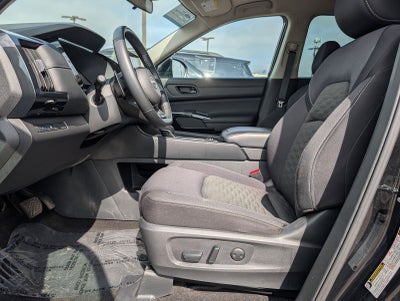 2023 Nissan Pathfinder SV