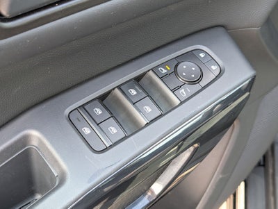 2023 Nissan Pathfinder SV