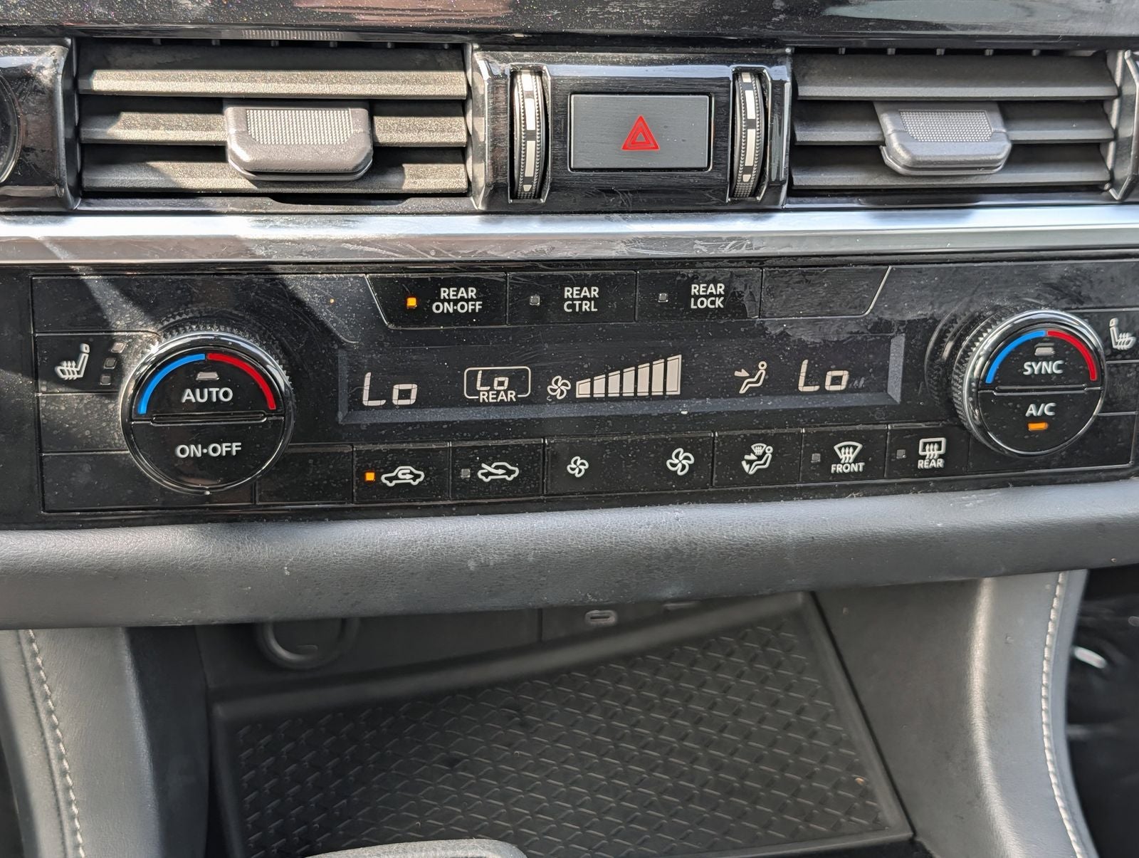 2023 Nissan Pathfinder SV