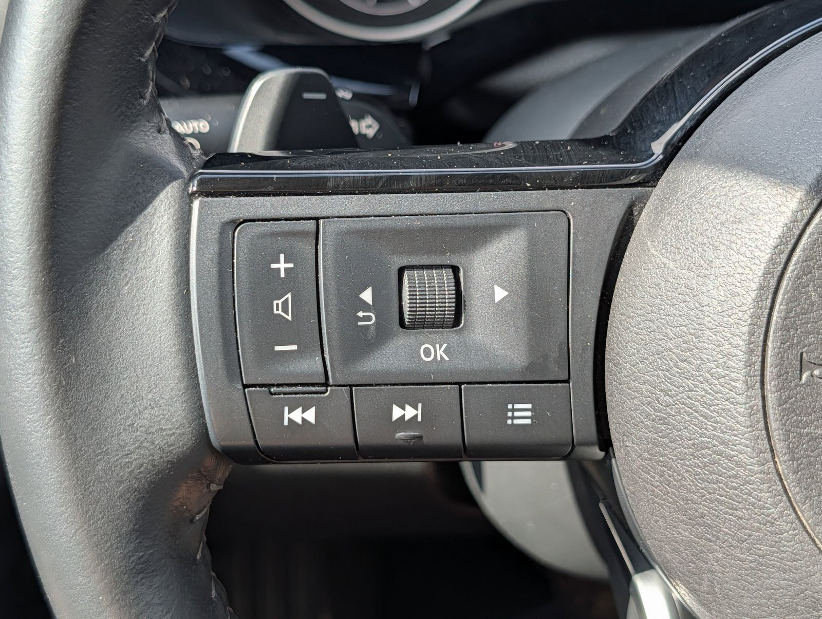 2023 Nissan Pathfinder SV